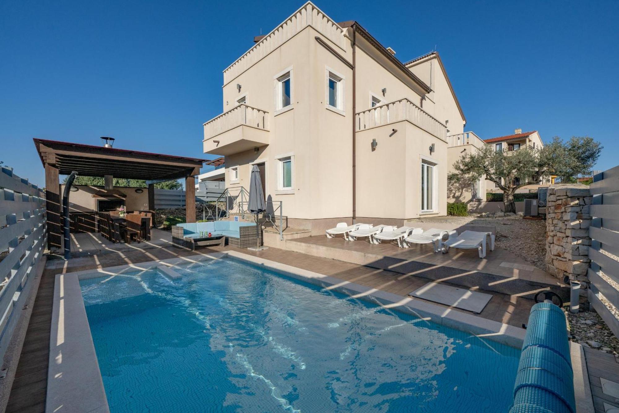 Villa Castagna Near The Sea With Private Pool And Sauna Premantura Luaran gambar