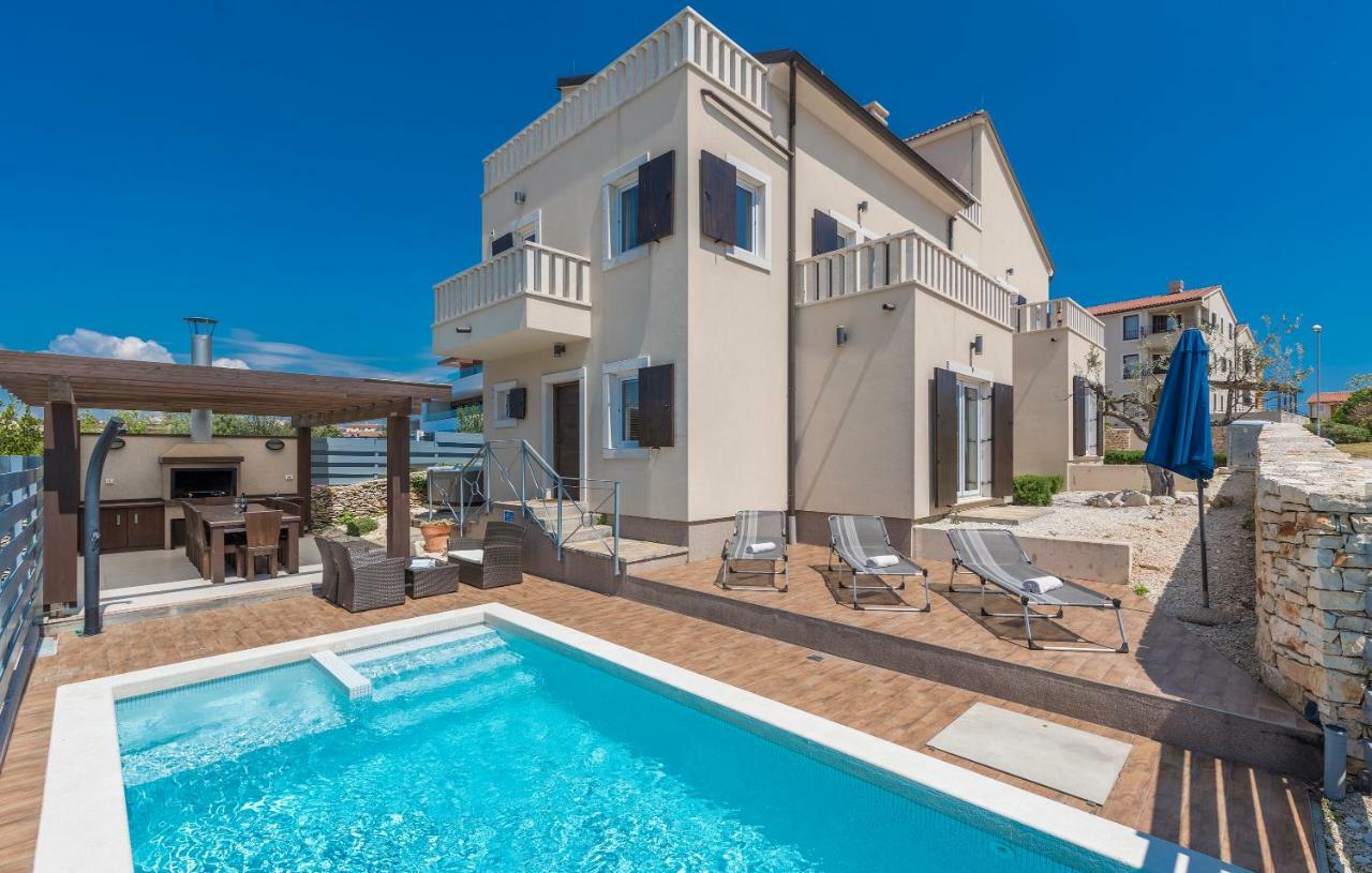 Villa Castagna Near The Sea With Private Pool And Sauna Premantura Luaran gambar